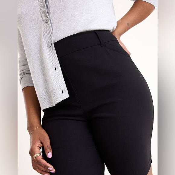 Reitmans High-Rise Bermuda - The Iconic - Picture 4 of 13